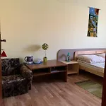 Eko Leo *